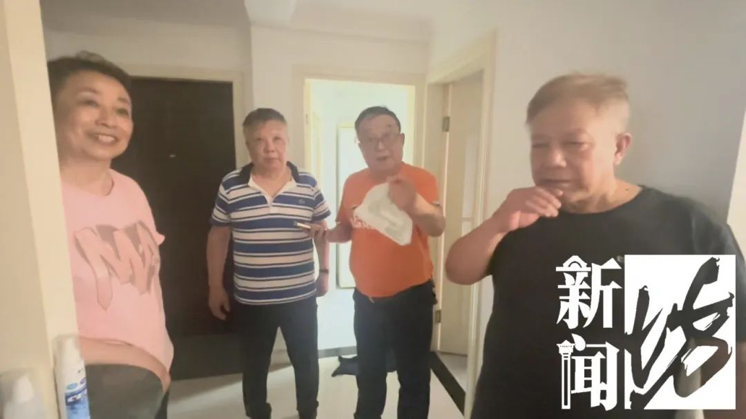 DƬ